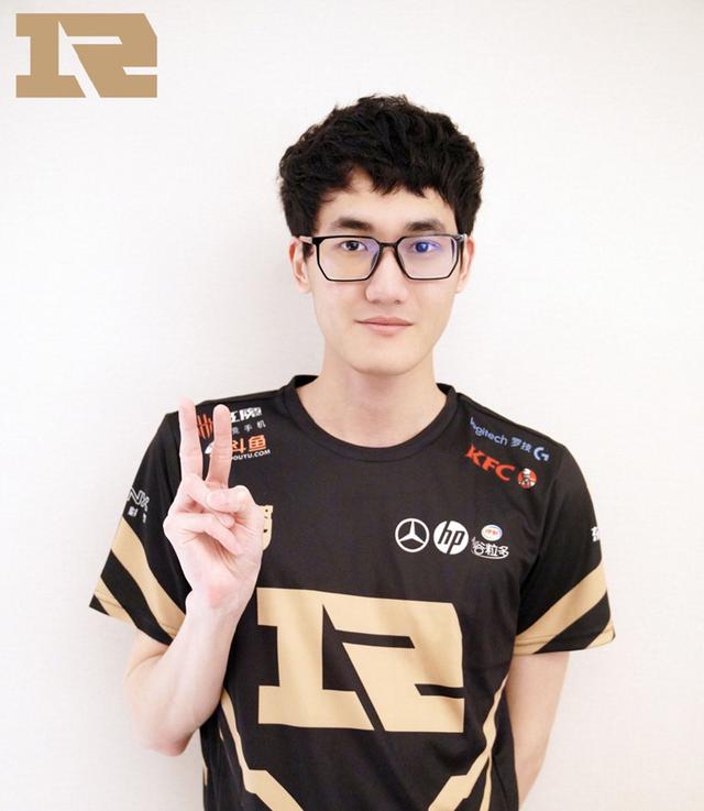 南宫体育-包含Karsa在日本队比赛中关键助攻，惊险取胜引发热议！的词条